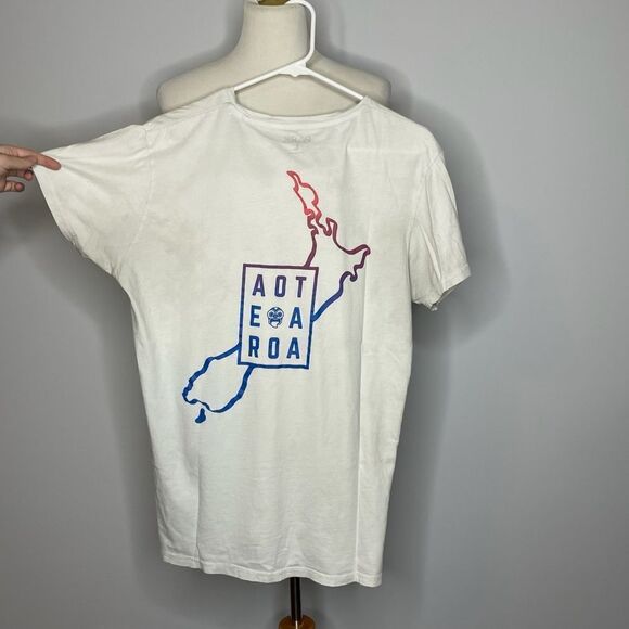 Park- Off White T-Shirt with Gradient AOT EOA ROA Design - Picture 2 of 2